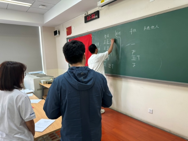高年级学生党支部召开支部大会选